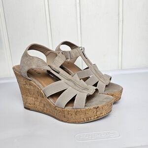 Torrid Plus Size Stretch Front Zip Front Wedge Beige Size 7.5 WW